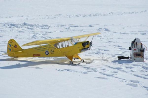 002 Flying at Vaudreuil Bay 2009