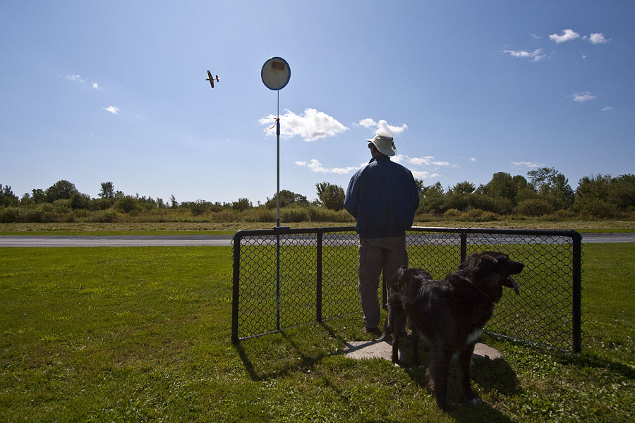 Bob flying his Wildhare Edge 540 with Monty making sure nobody disturbs him.